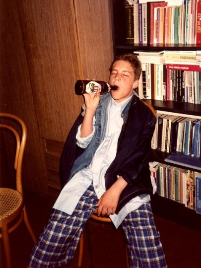 IMg0035.jpg - Wygłup Antoni już w mieszkaniu przy Kazury.